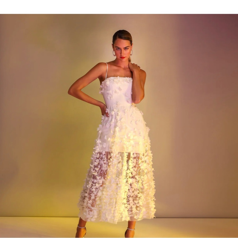 HELSI Audrey white floral embellished dress